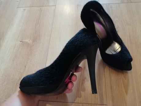 Čierne lodičky, 35