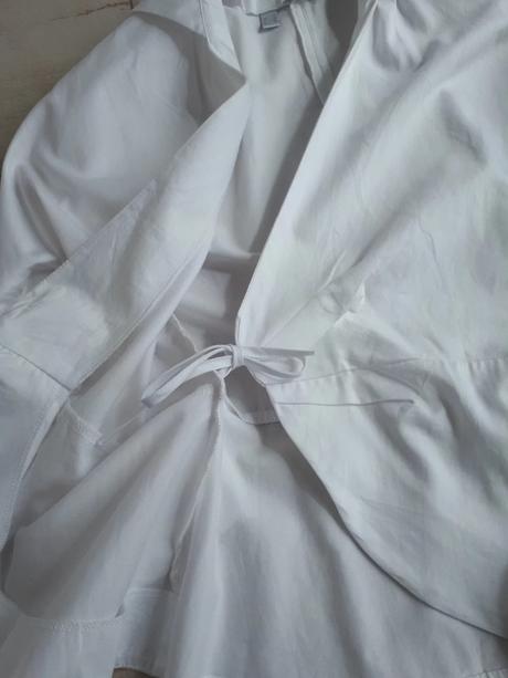 Biela blúzka s viazaním, 40