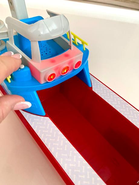 Loď/trajekt na koliečkach peppa pig,