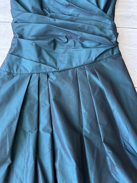 Apolocenske saty s kosticami jakes, 36