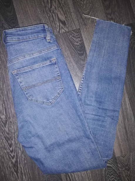 Vyšívané rifle-vysoky pás, h&m,34