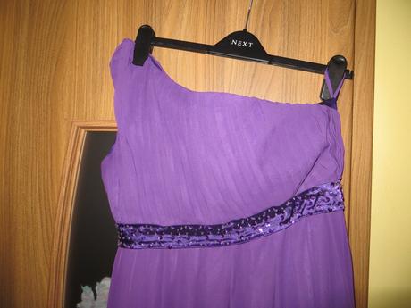 Spolocenske saty, 42