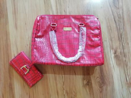 Kabelka s peňaženkou, avon