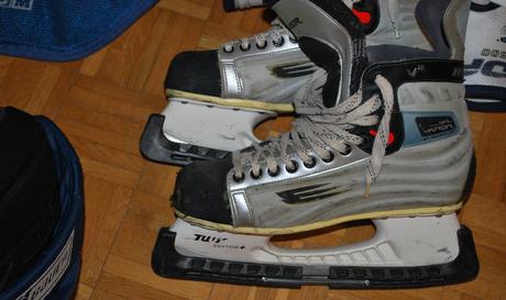 Hokejová výbava - veľkosť xl, 