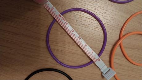 Farebne silikonove naramky (infinity naramok), 