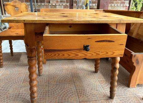 Devenna suprava lavica, stol, 2x stolicka a skrina,