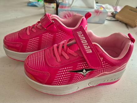 Kolieskové botasky, 33