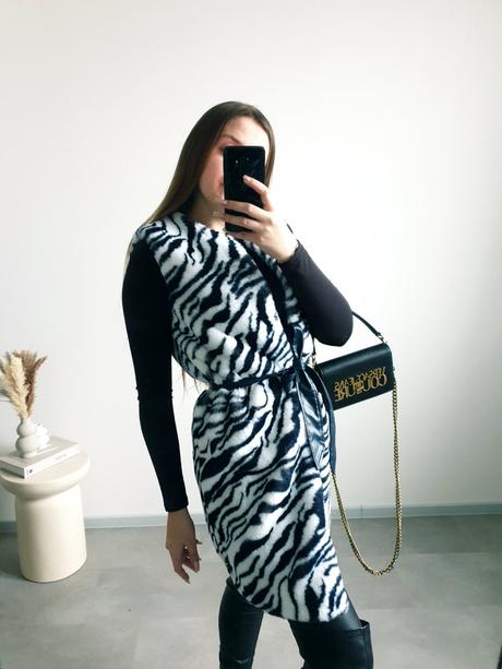 Zebrovaná kožušinová vesta s/m, s