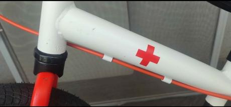 Odrážadlo yedoo ambulance, yedoo