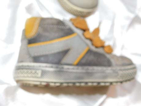 Kvalitne kožene topanky,na boku zips, bama,21