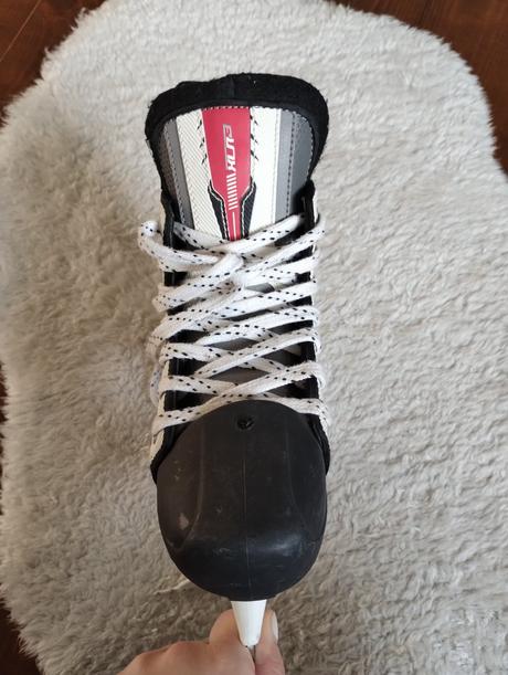 Chlapčenské ľadové korčule, 32