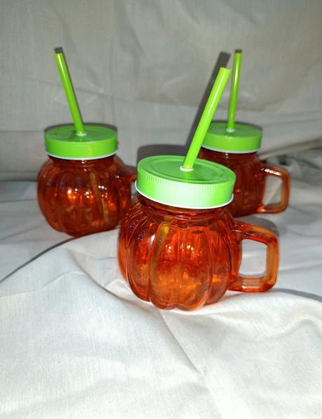 Poháre so slamkou tekvica, 