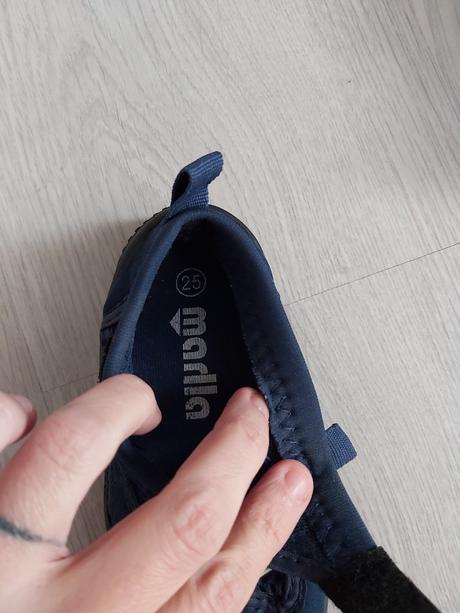 Topánky do vody, 25