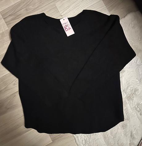 Jemný čierny svetrík vel. uni, 