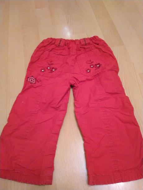 Červené ozdobené nohavice, adams,98