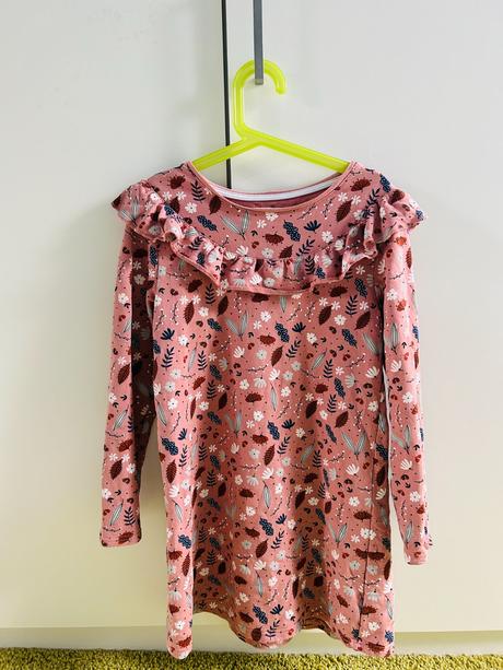 Krásne kvetinové šaty s volánikmi značky sinsay, sinsay,140