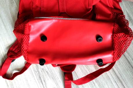 Červený batoh shell, 