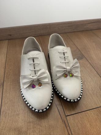 Netradičné kožené oxfordky, 38