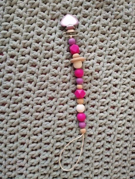 Šnúrka na cumlík, silikónove gorale,drevo, 