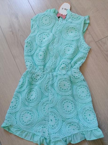 Čipkovaný kratasovy overal, 122