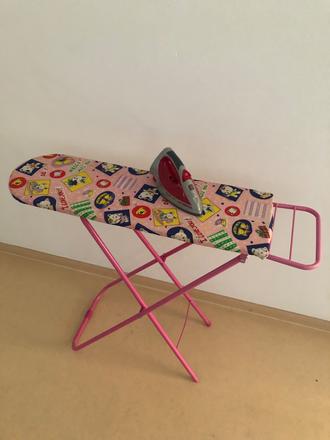 Detská žehlička a žehliaca doska,