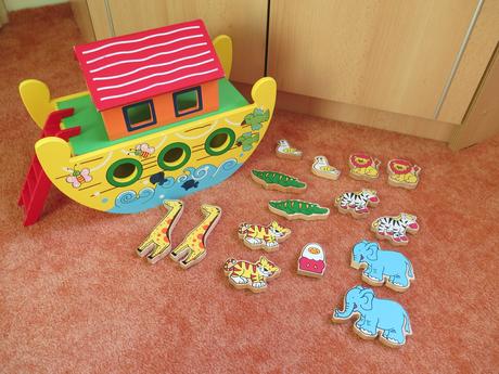 Noemova archa drevena,