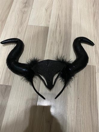 Celenka zloriana zloba s rohami,