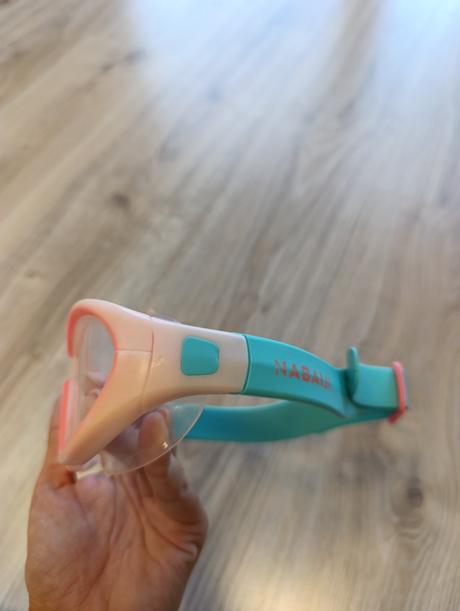 Dievčenské potápačské okuliare, 