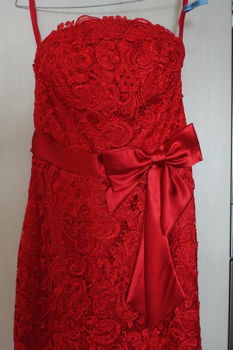 Červené čipkované spoločenské šaty v. 38, 38