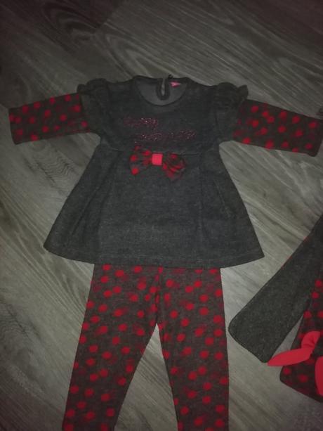 Bodkovaný komplet +šál, 74