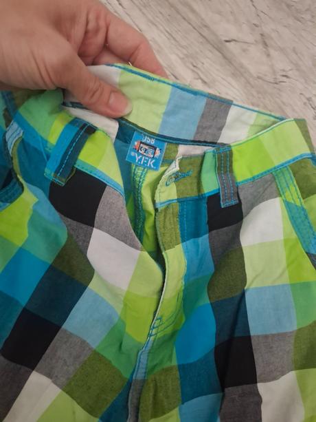 Spoločenské kockovane kraťasy (top sta), 152