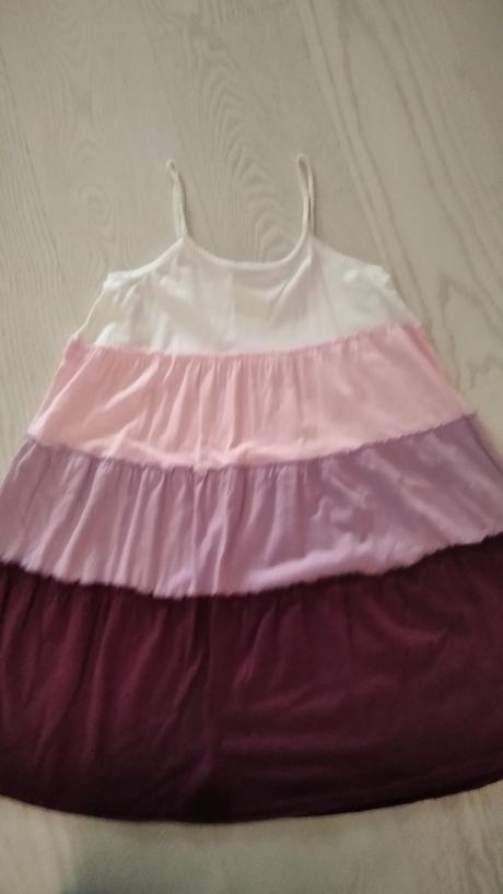 Šaty na ramienka strihom do a, 134