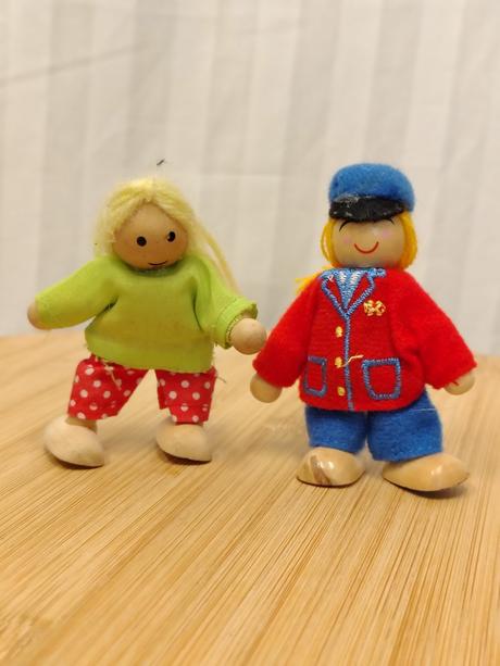 Sada ohybných drev. bábik goki, dievča, sprievodca, 