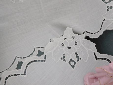 Obrusy 2 v rovnakom vyšití-biele,