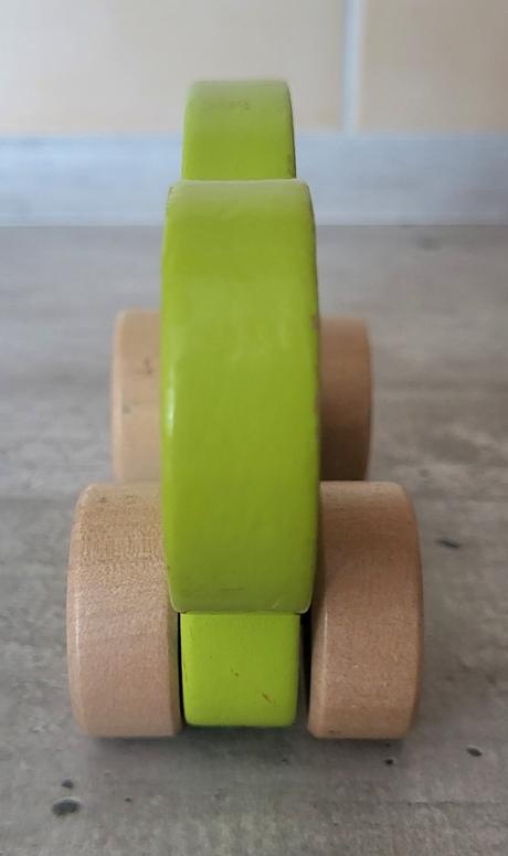 Drevená korytnačka na kolieskach, 