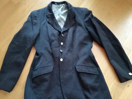 Čierne sako, 40