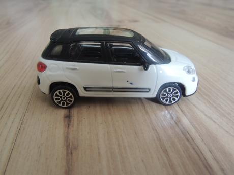 Zberateľský model auta fiat 500 bburago, 
