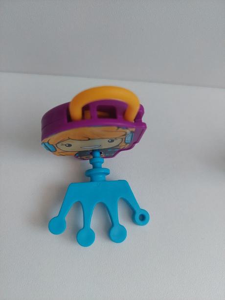 7 ks hračiek z kinderka, 
