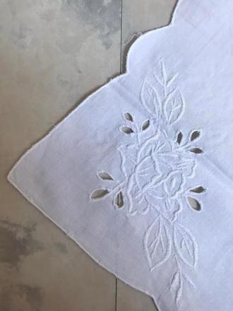 Starý batistový obrus, 