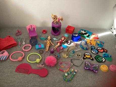 Malé hračky a doplnky pre malú slečnu,