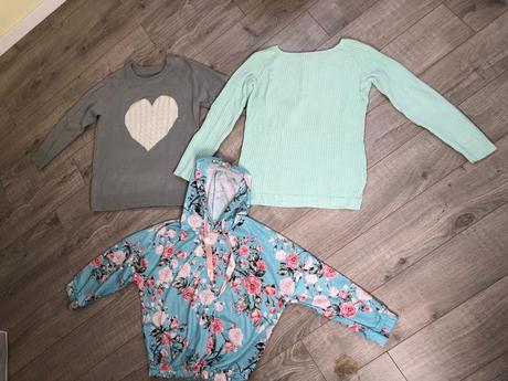 Svetríky a mikina s/m, s