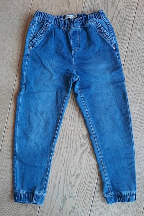 Dievcenske pohodlne dzinsy, v. 122, 122