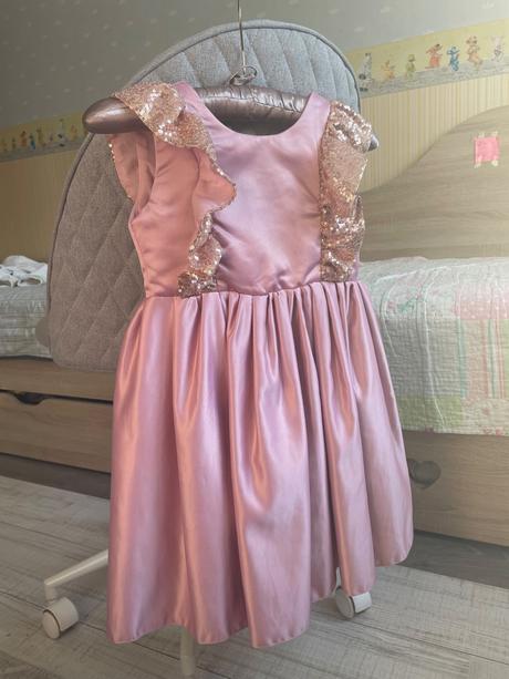 Luxusné dievčenské spoločenské šaty, 122