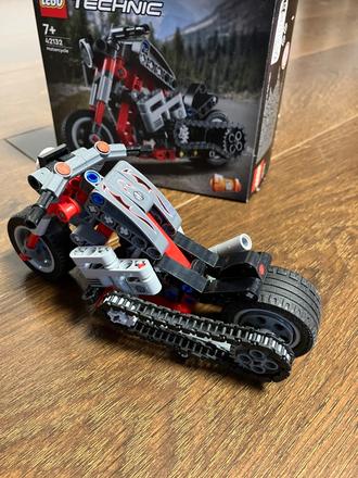 Lego technic motorka,