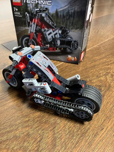 Lego technic motorka,