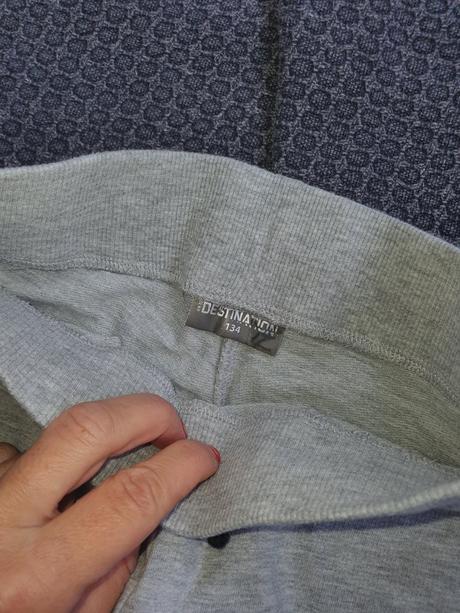 Pekne tepláky velk 134, 134