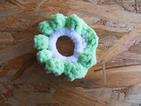 Háčkované scrunchie gumičky,