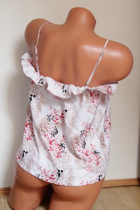 Farebný top s volánom s, s