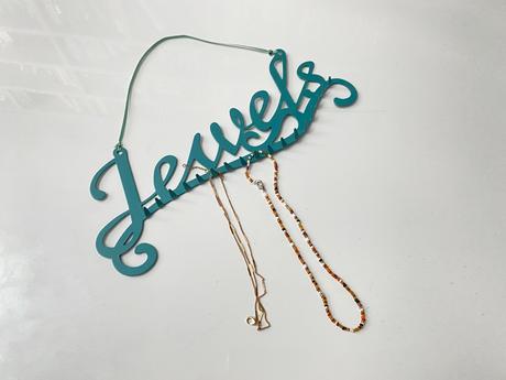 Vešiaky na šperky, 