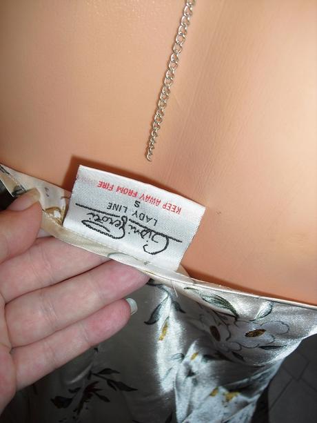 Kvietkovana satenova kosielka, s